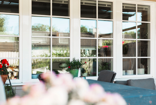 Fast fönster med spröjs